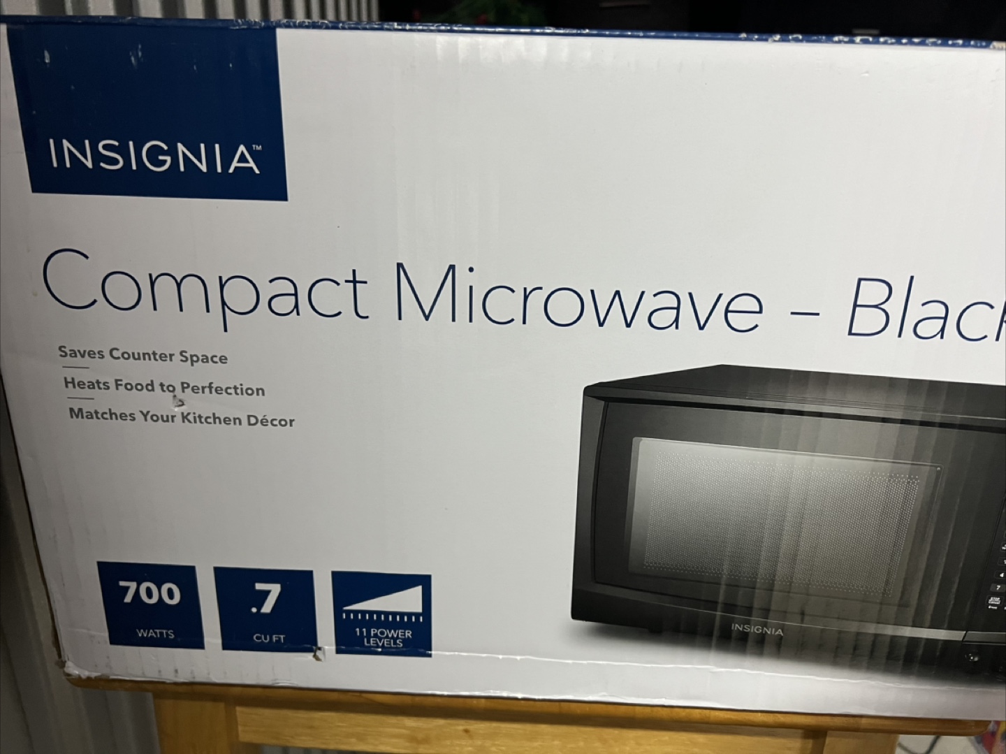 Insignia Compact Microwave - Black
