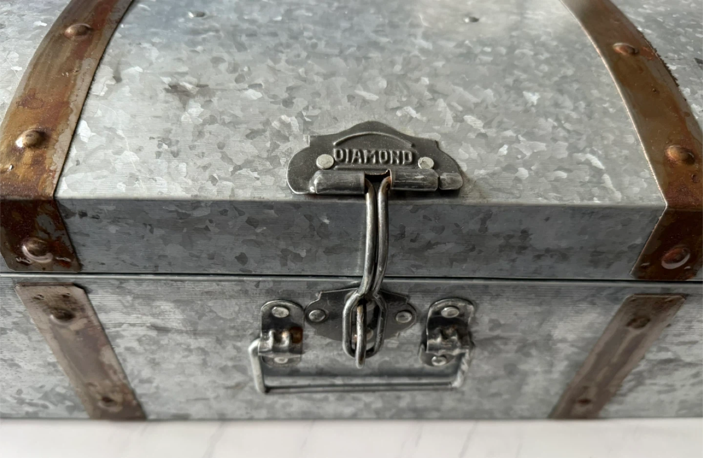 Diamond galvanized metal trunk - photo 2
