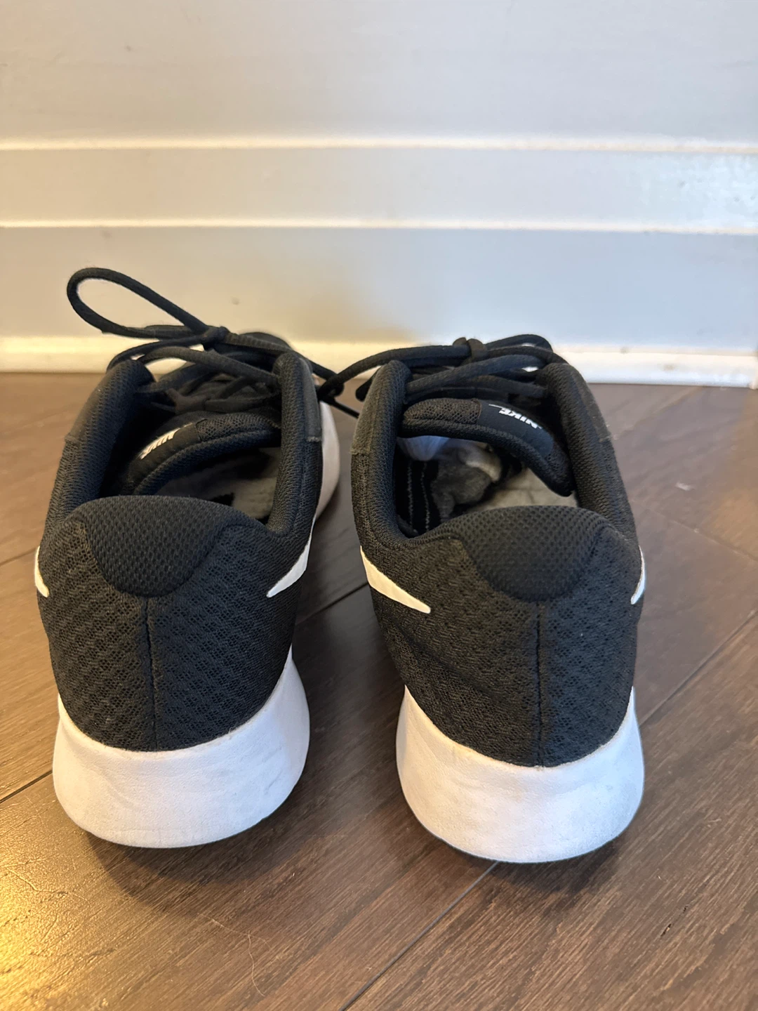 Nike Black/White Sneaker - Size 10.5 - photo 3