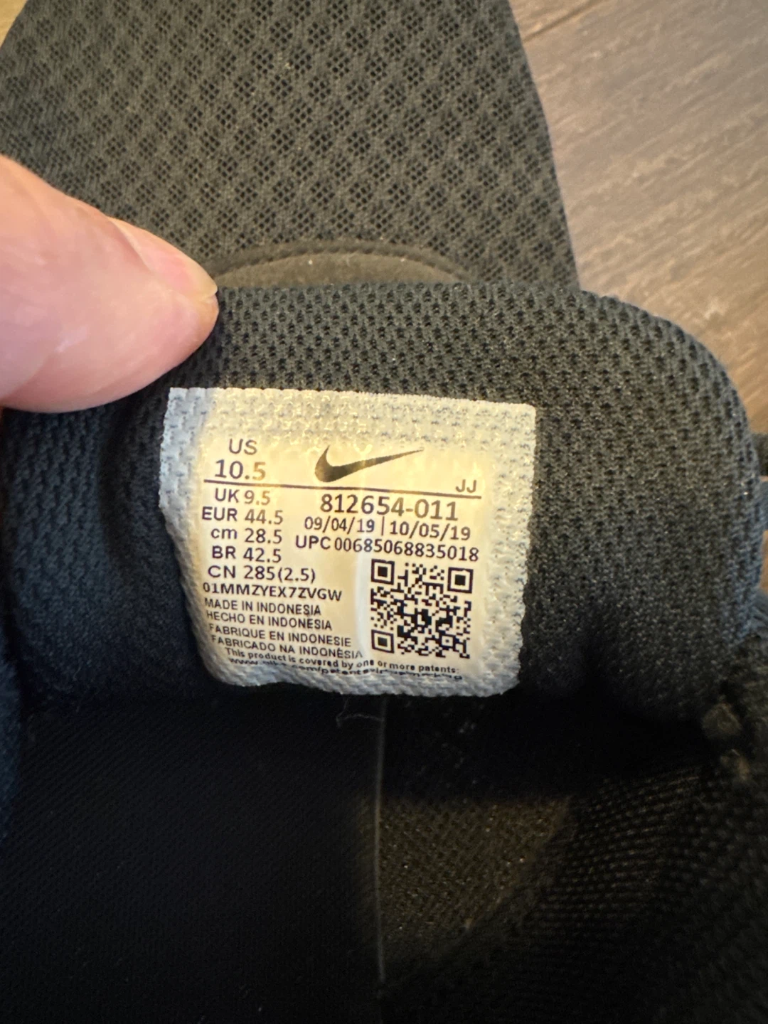Nike Black/White Sneaker - Size 10.5 - photo 4