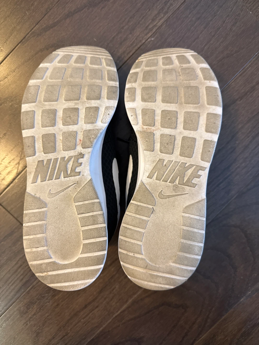 Nike Black/White Sneaker - Size 10.5 - photo 5