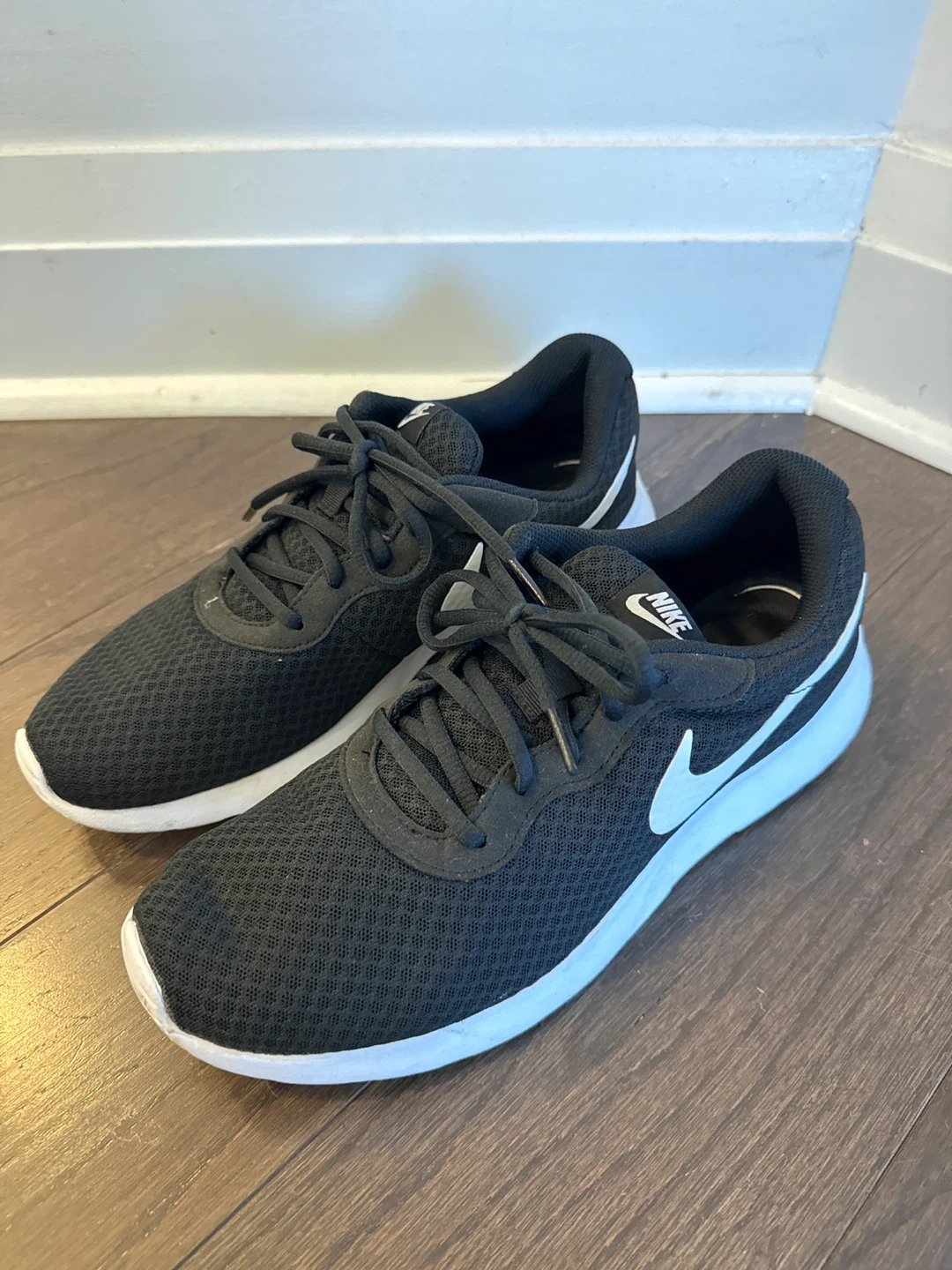 Nike Black/White Sneaker - Size 10.5