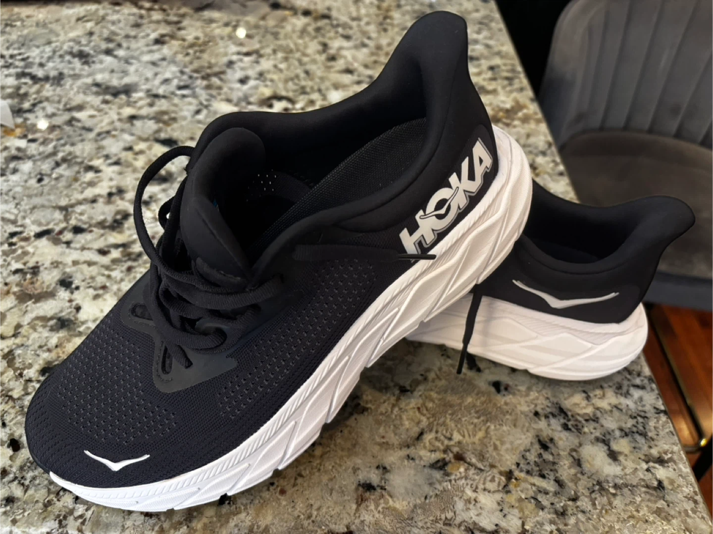 Hoka Arahi 7 Black  Women's Size 8.5