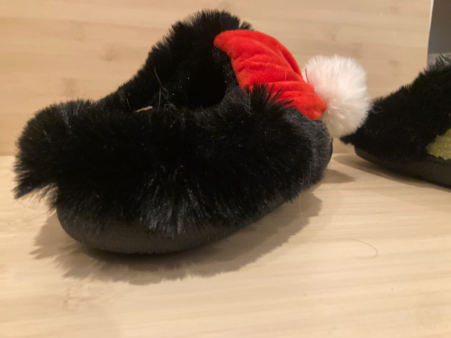Grinch Slippers - Size M - photo 3