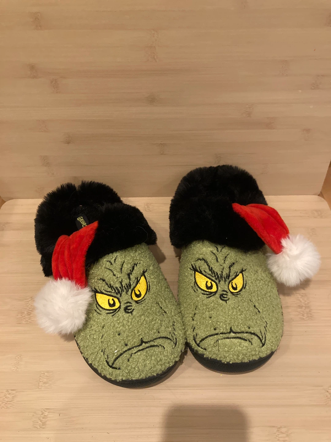 Grinch Slippers - Size M