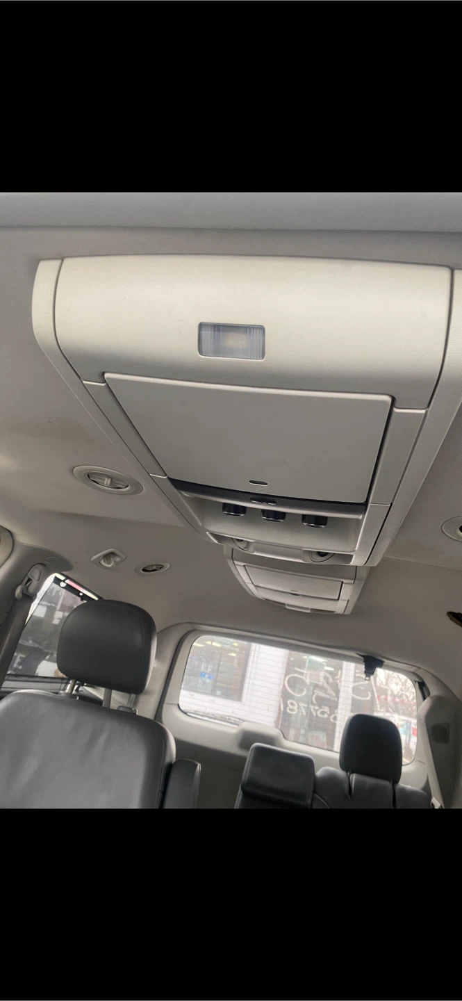 Volkswagen Routan Minivan