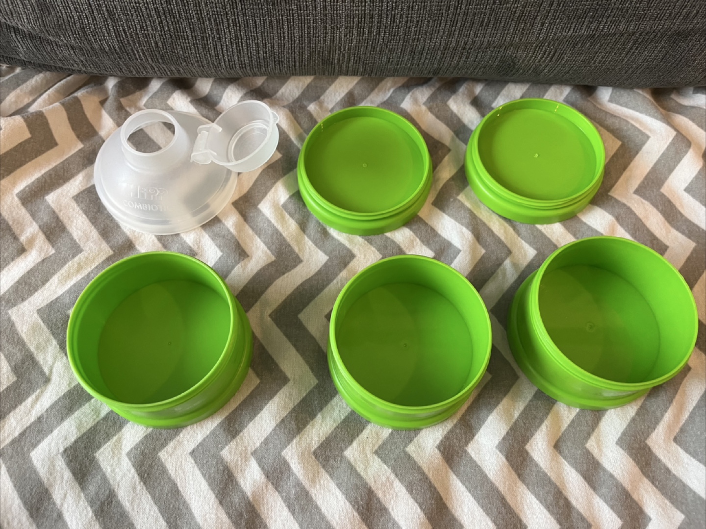 Portable Formula Container HIPP Brand - photo 3