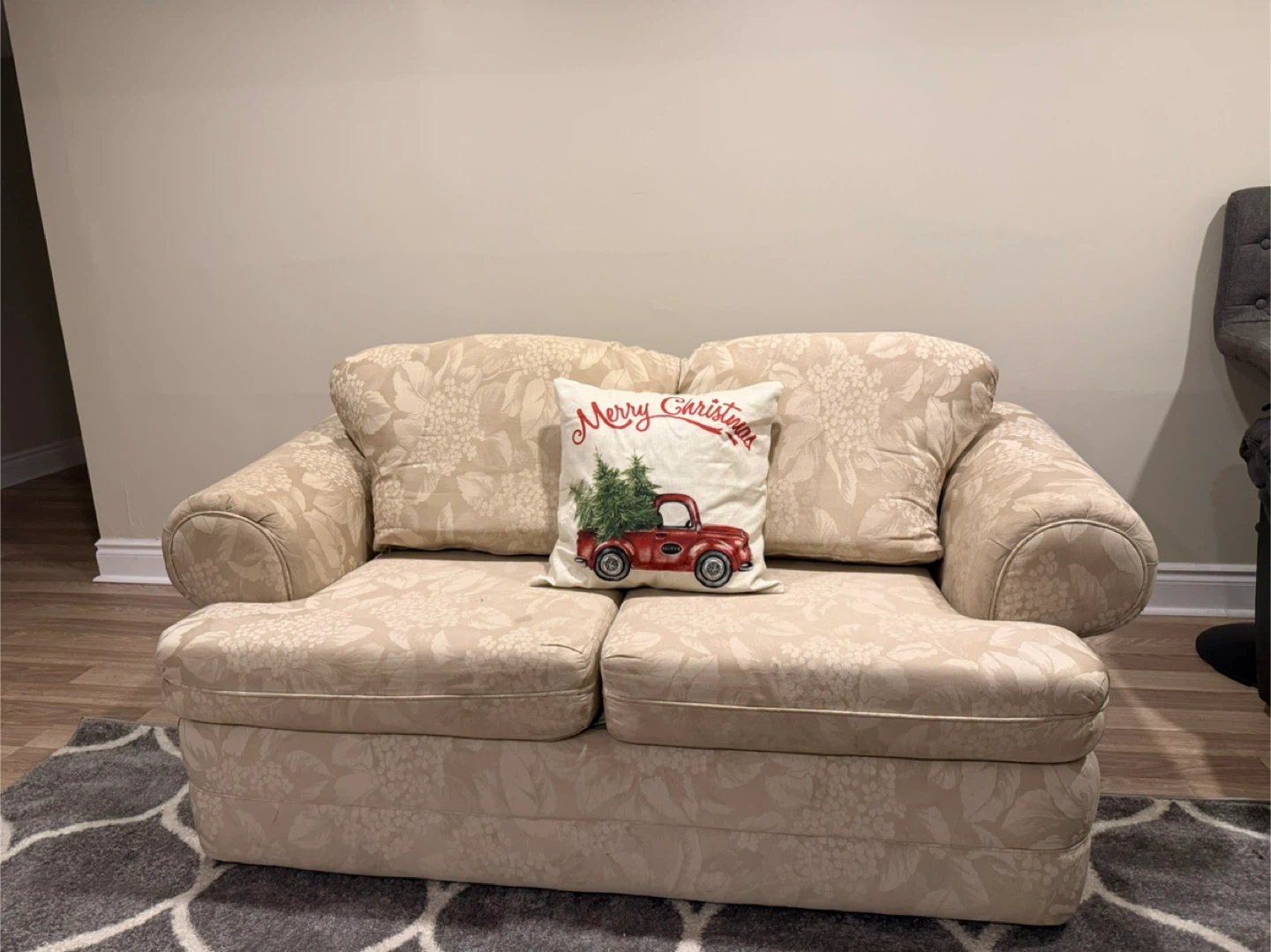 Loveseat and Armchair Set - Floral Pattern 🧡
