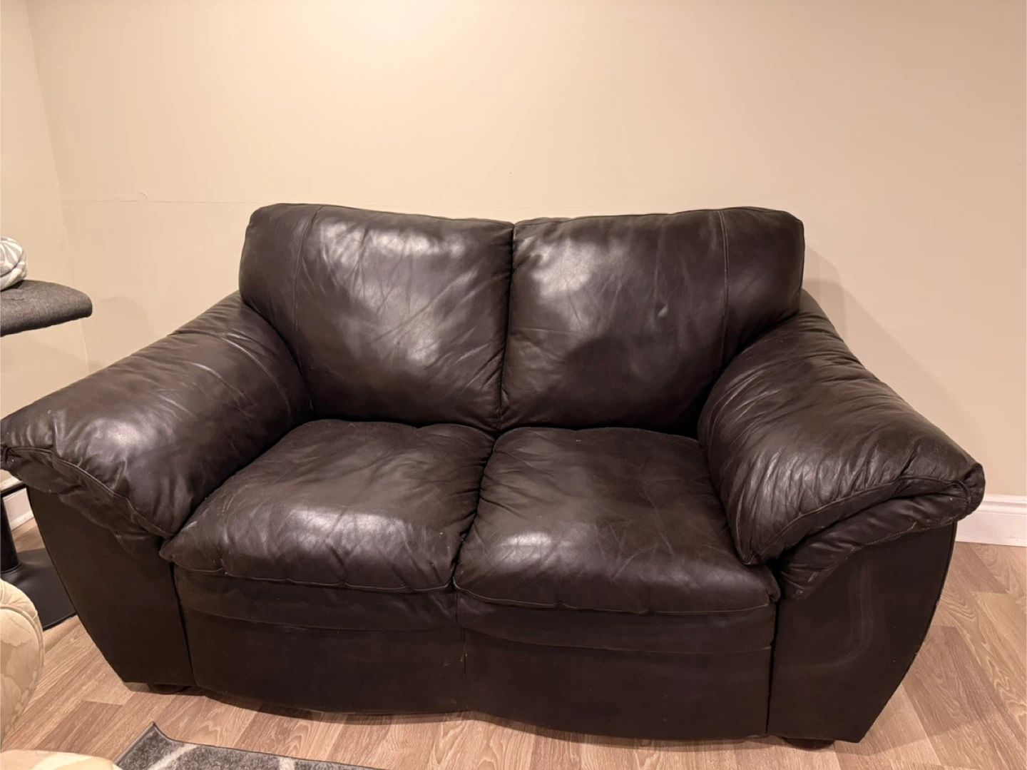 Brown Leather Loveseat Sofa 🧡