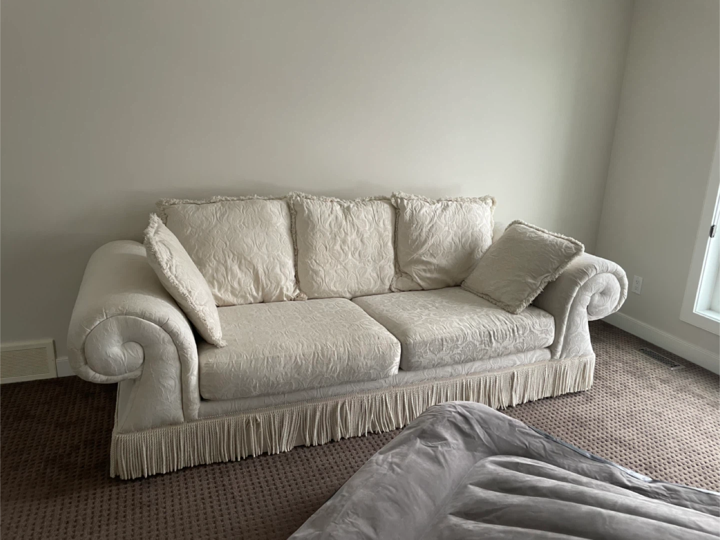 Free - Elegant Cream Sofa with Pillows