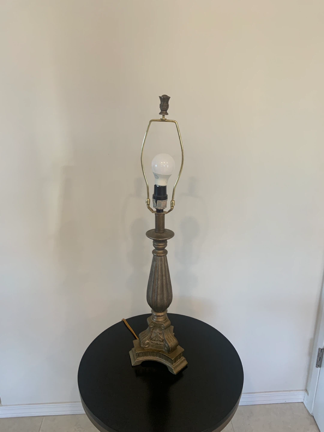Table Lamp with Beige Shade - photo 2