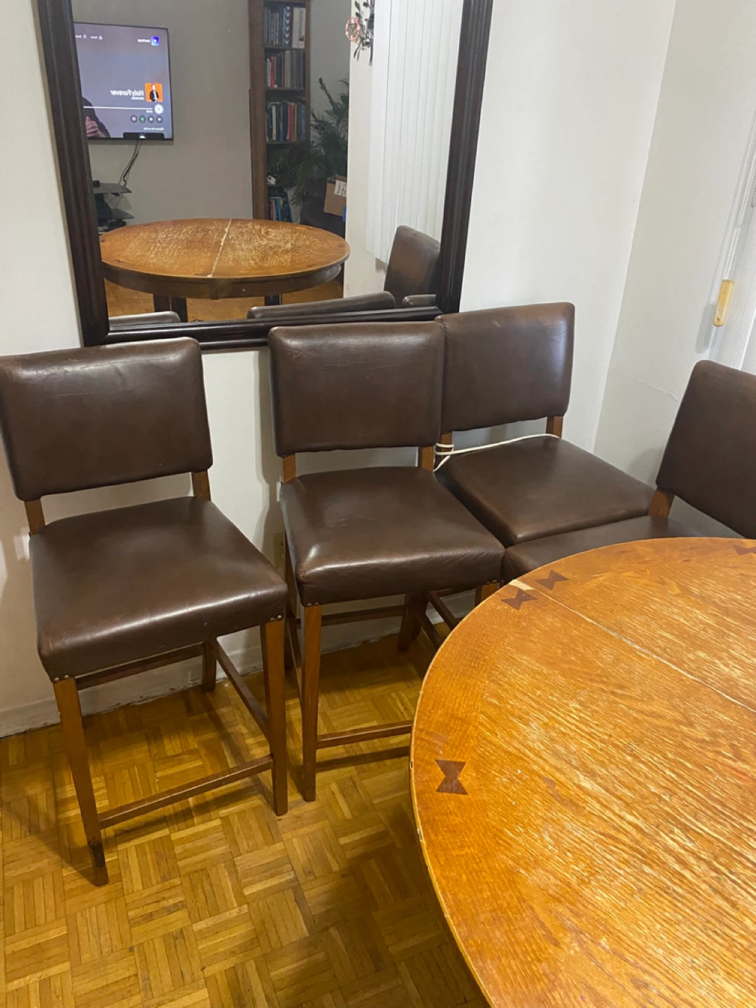 Round Wooden Dining with 4Leather Chairs - photo 2