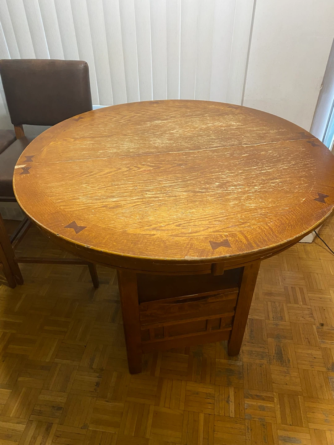 Round Wooden Dining with 4Leather Chairs - photo 3