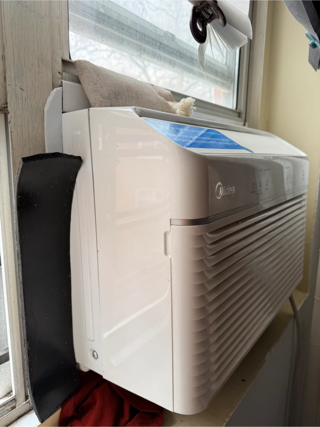 Midea Window Air Conditioner - photo 3