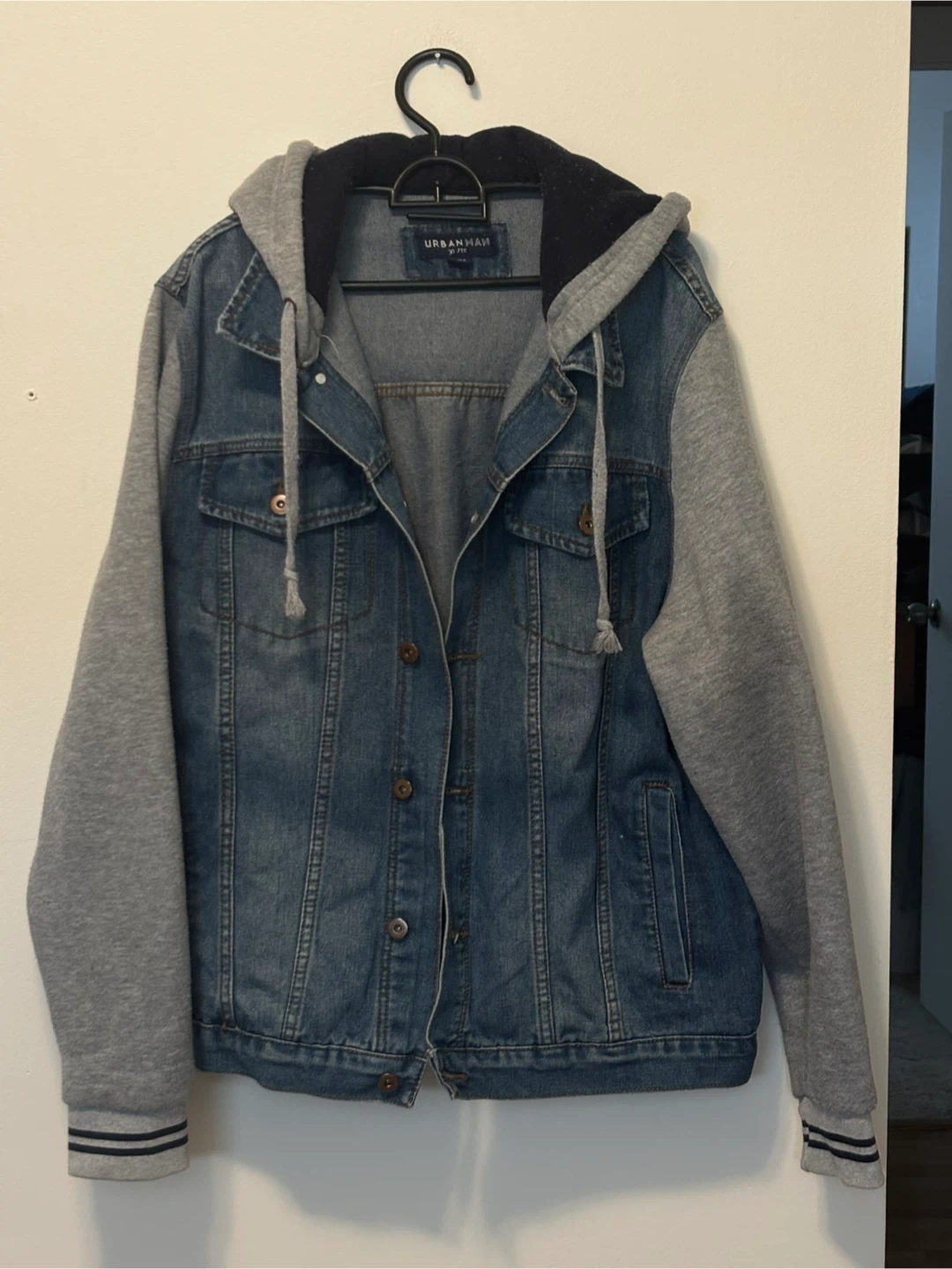 Urban Man Denim Jacket with Hoodie - Men’s XL ❤️