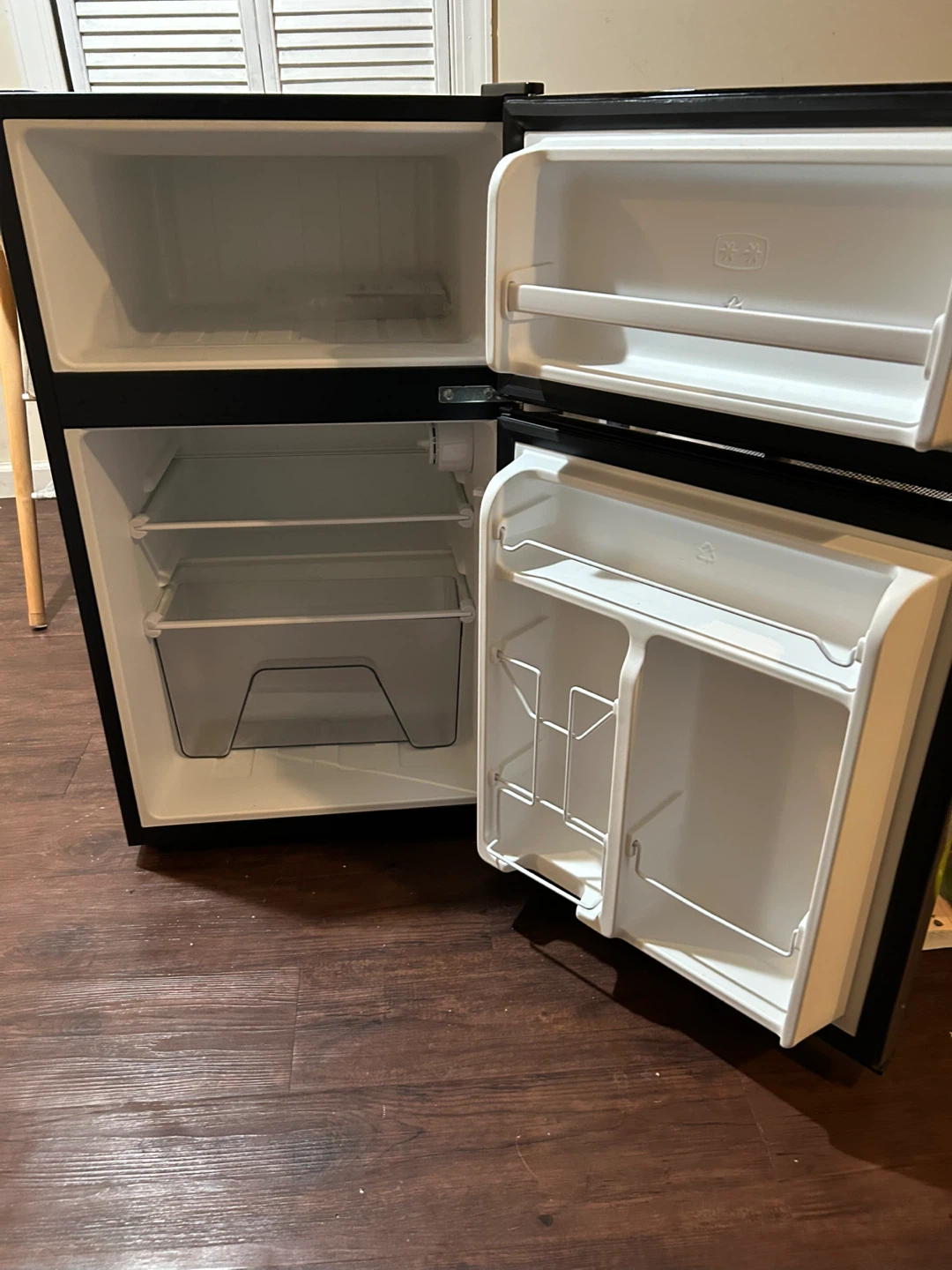 Galanz mini fridge - photo 2