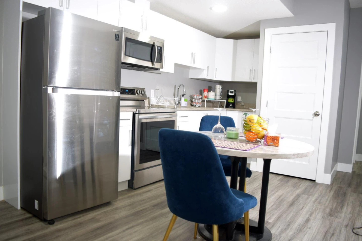 Adorable Basement suite for Rent:// - photo 4
