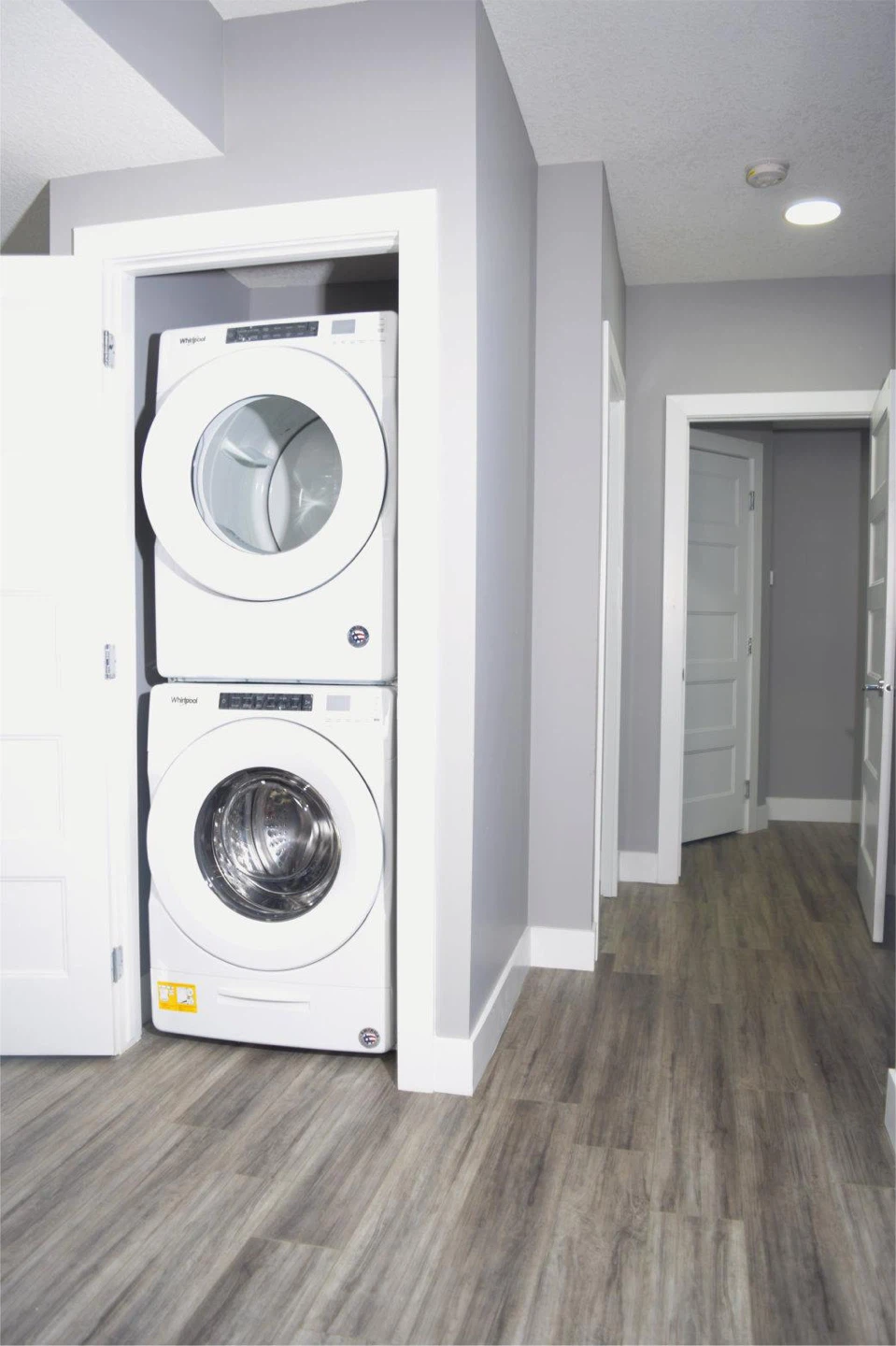 Adorable Basement suite for Rent:// - photo 2