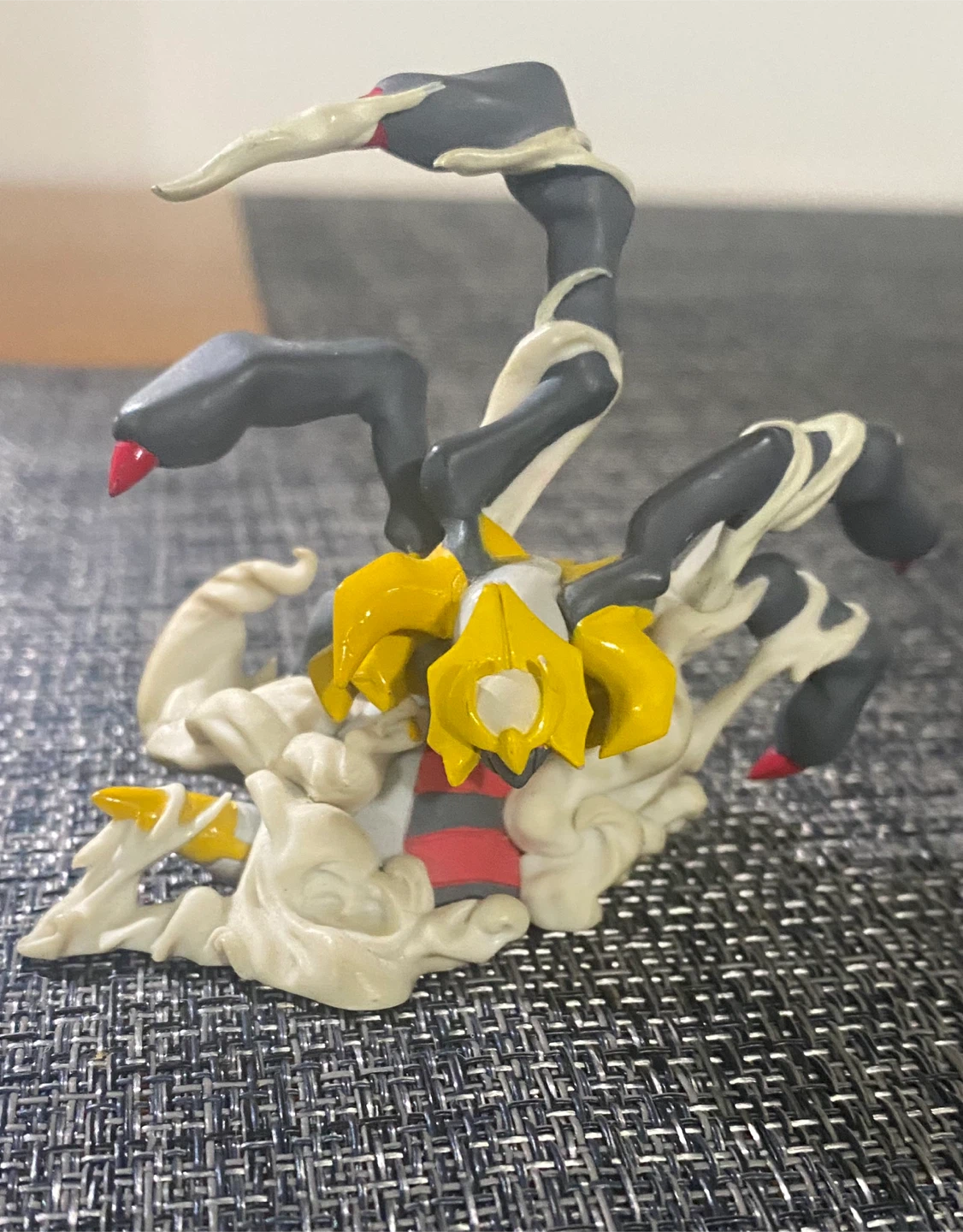 Exclusive Pokemon Giratina Origin Form Figure - photo 3