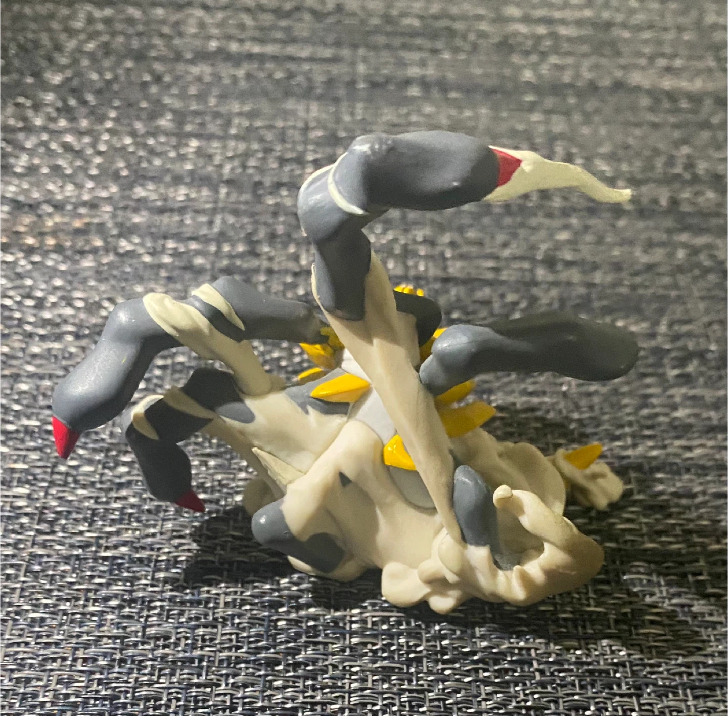 Exclusive Pokemon Giratina Origin Form Figure - photo 2