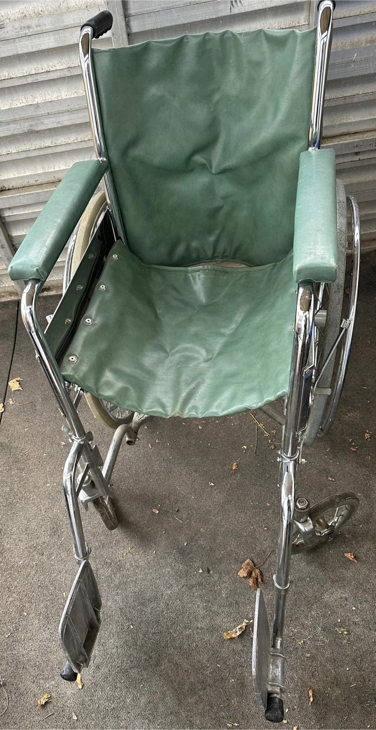 Vintage Wheelchair - photo 2