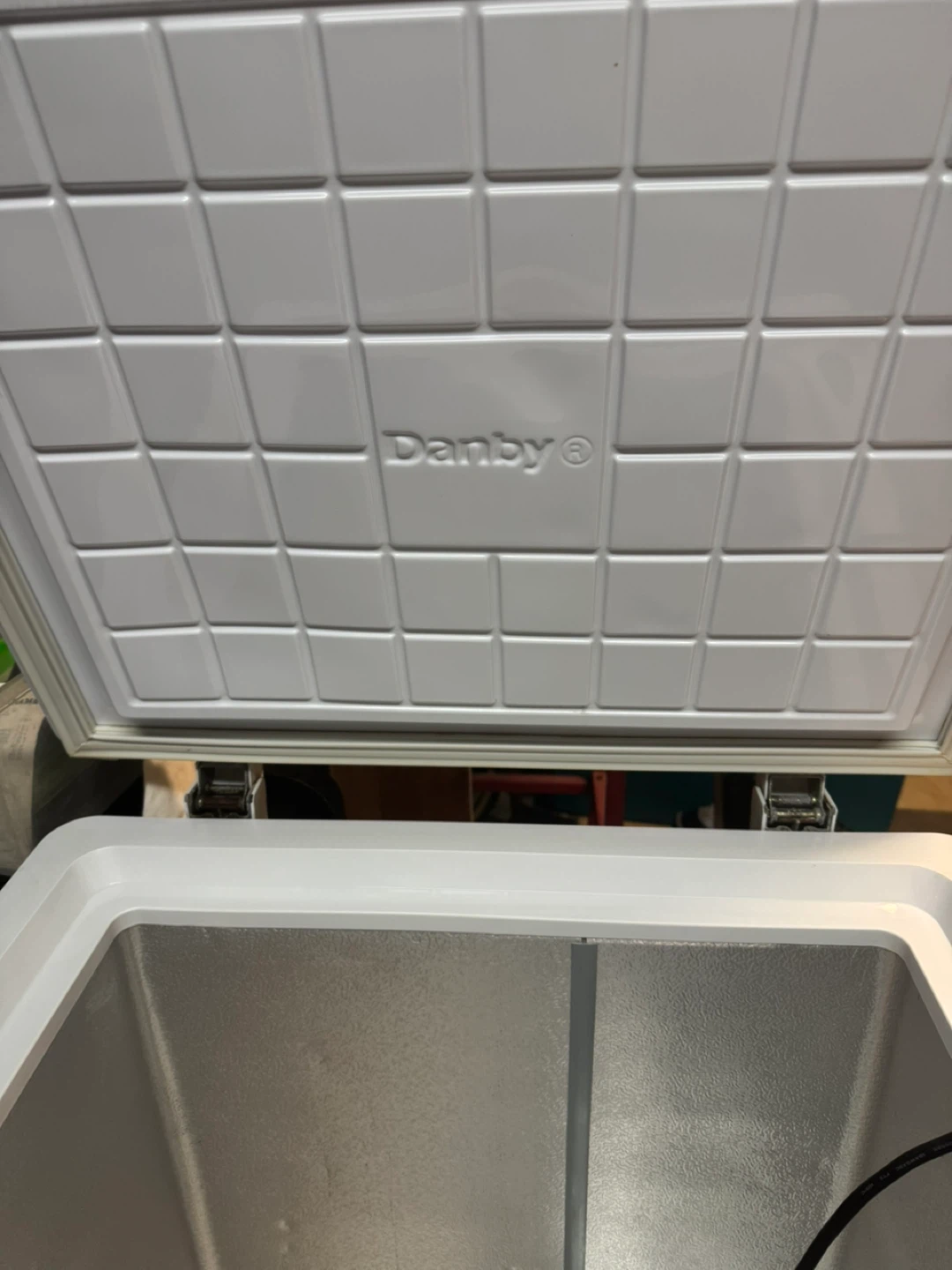 Danby 3.6 cubic feet Chest Freezer - photo 2