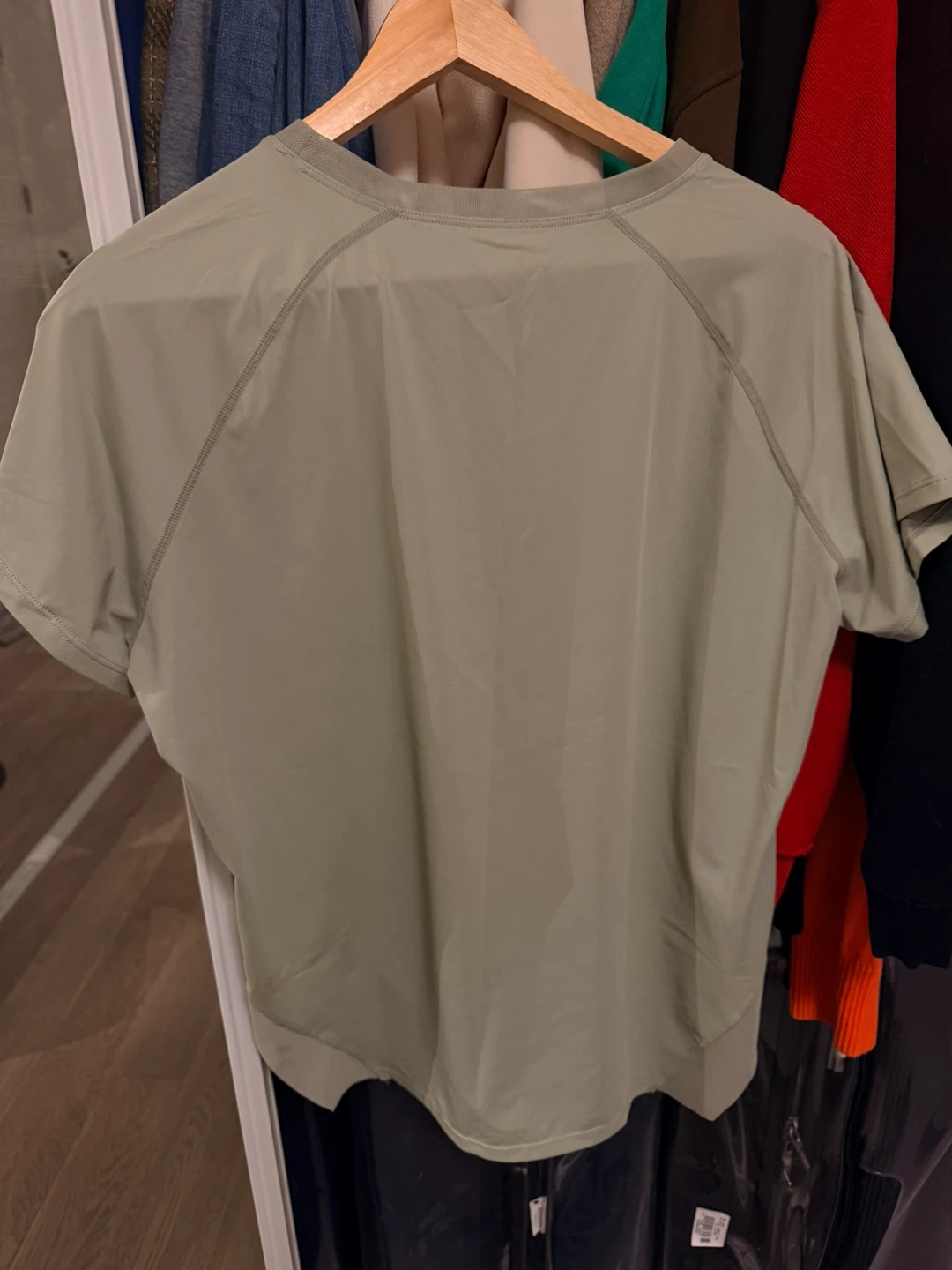 ALO Yoga T-Shirt - Olive Green - photo 2