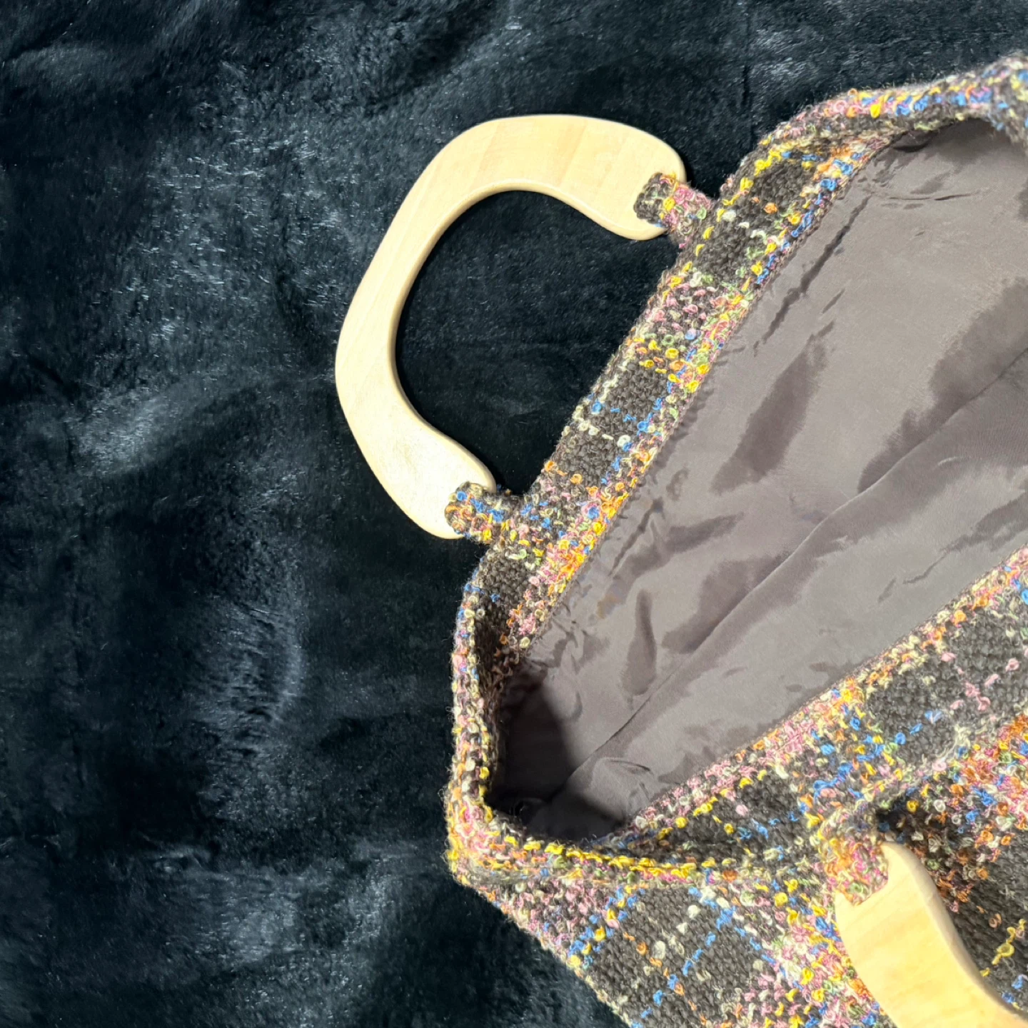 Handmade Tweed Handbag with Wooden Handles - photo 3