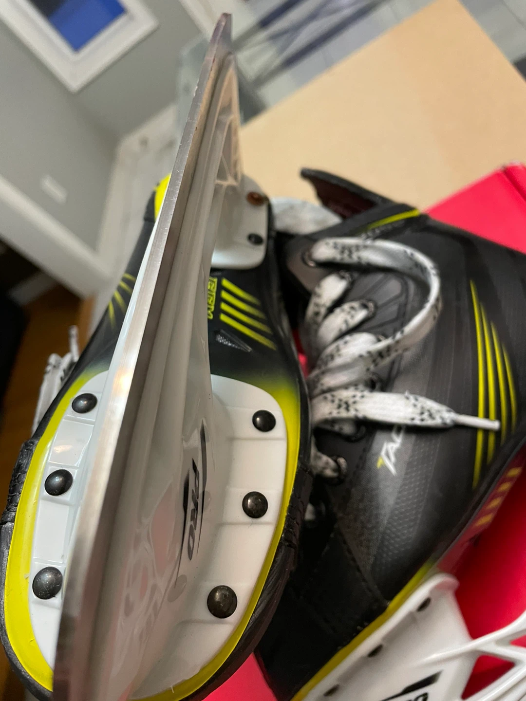 CCM Tacks 3052 Ice Skates - Size US 1 - photo 2
