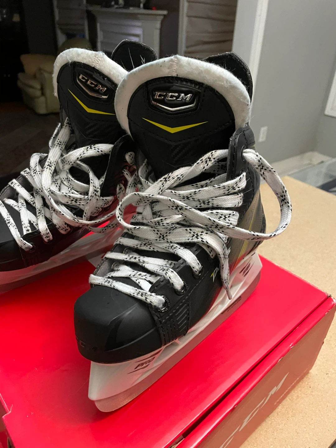 CCM Tacks 3052 Ice Skates - Size US 1 - photo 4