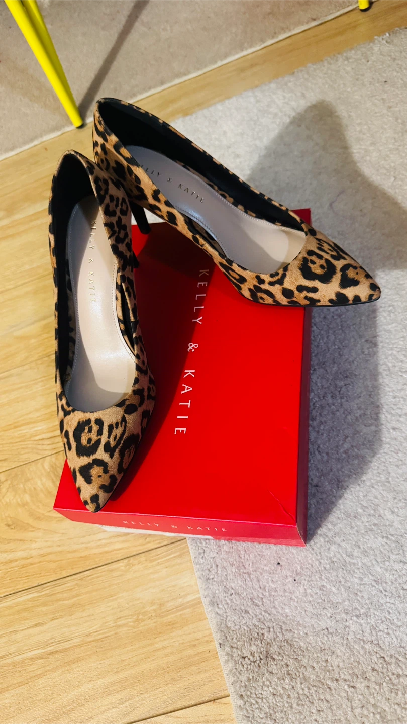 Brand new Kelly & Katie KK-MISHA Leopard Heels - Size 7.5M