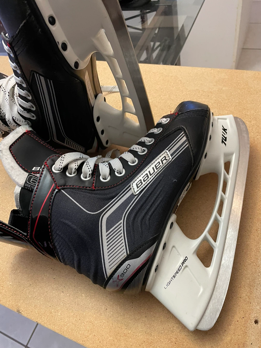 CCM Vapor X300 Senior Ice Skates Size 7.5 - photo 2