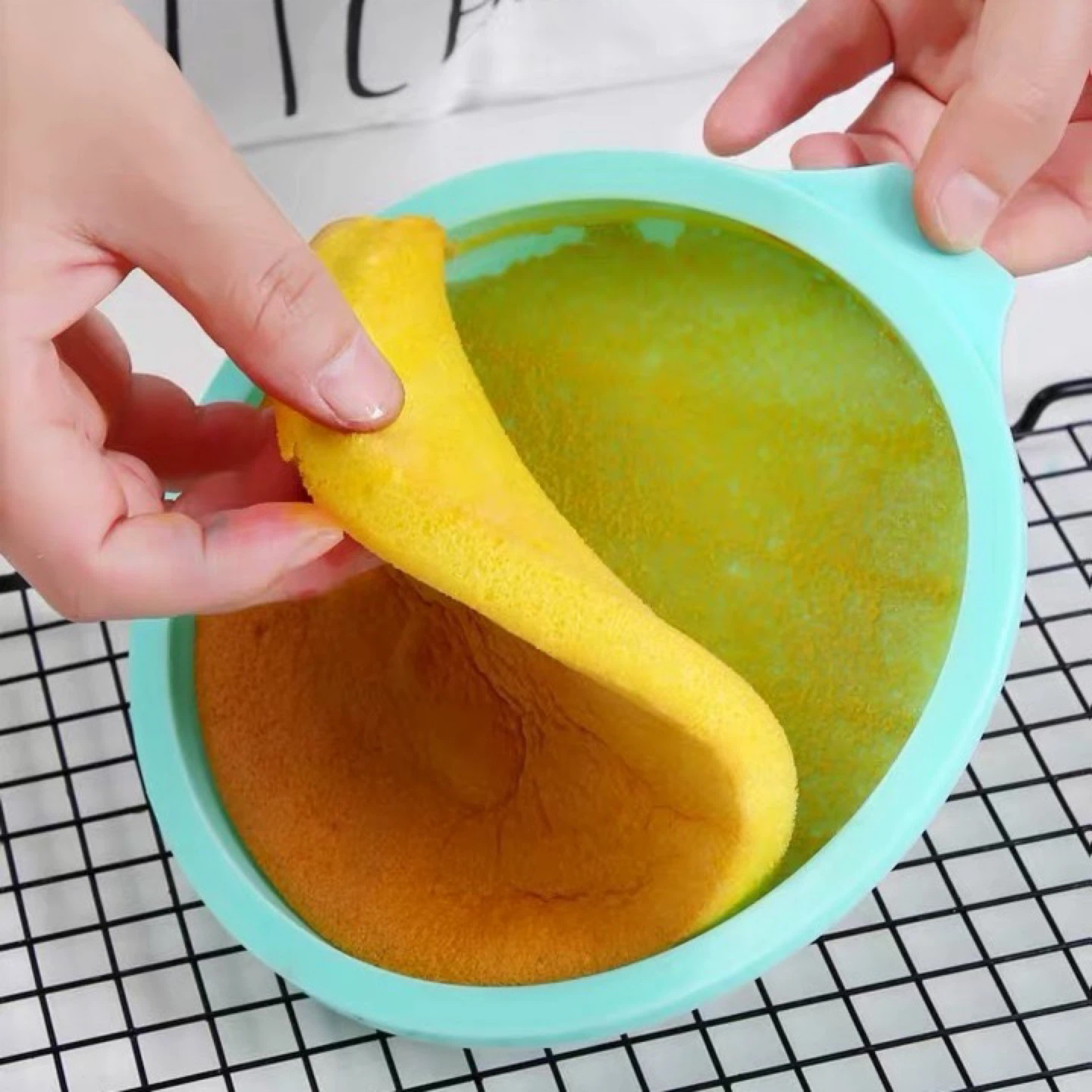 Round Silicone Cake Pan Mould Set - photo 2