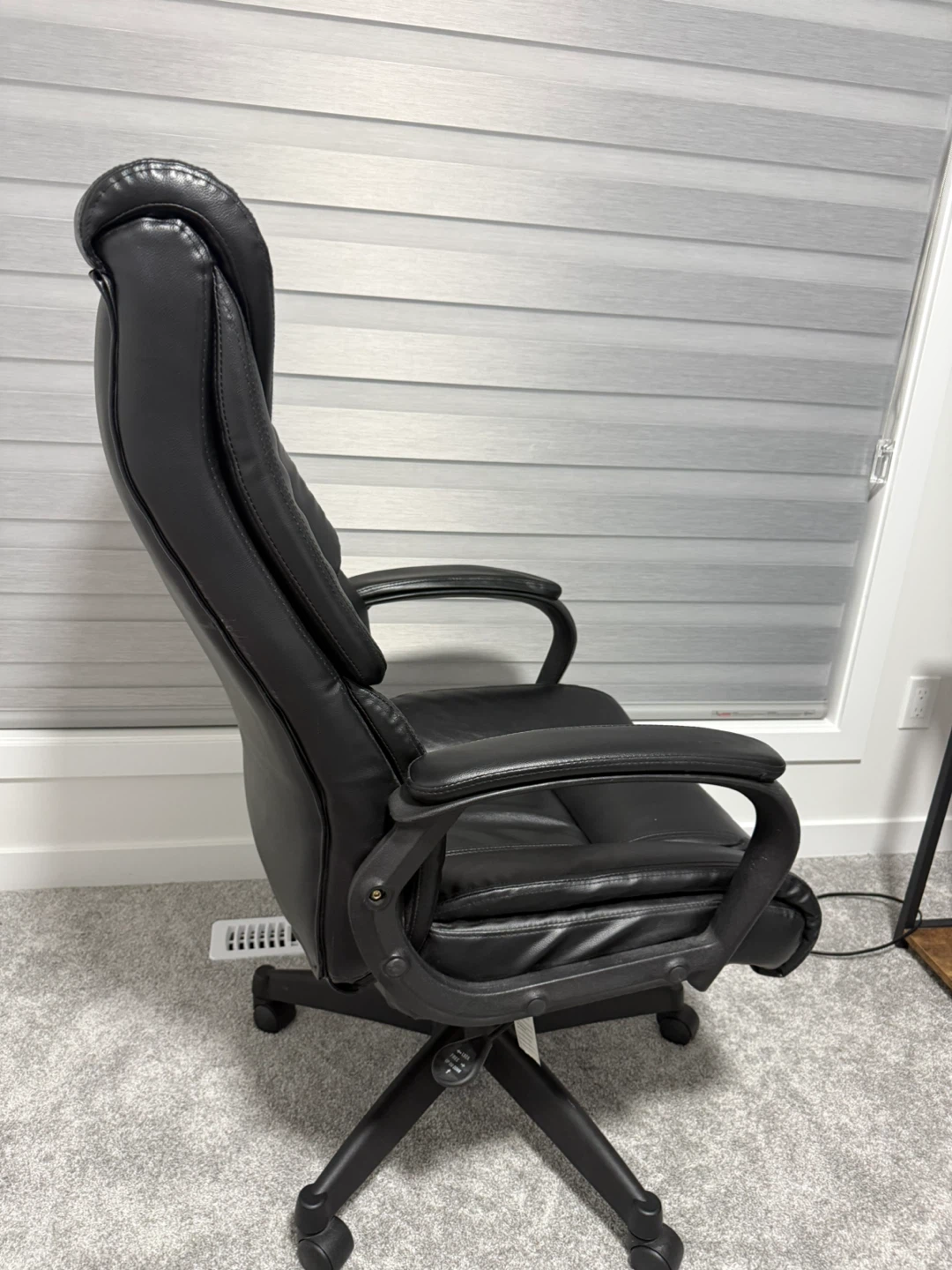 Black Leather Executive Office Chair - photo 2
