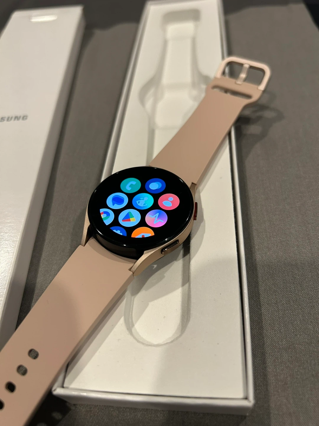 Samsung Galaxy Watch 4 Rose Gold - Like New!