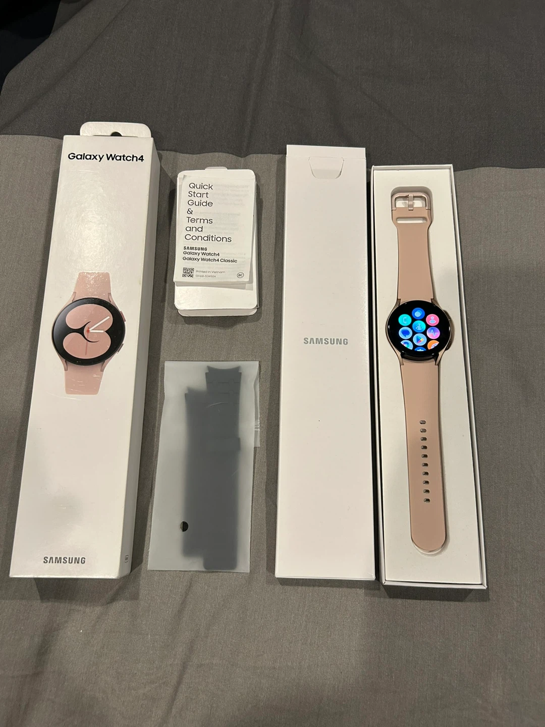 Samsung Galaxy Watch 4 Rose Gold - Like New! - photo 3