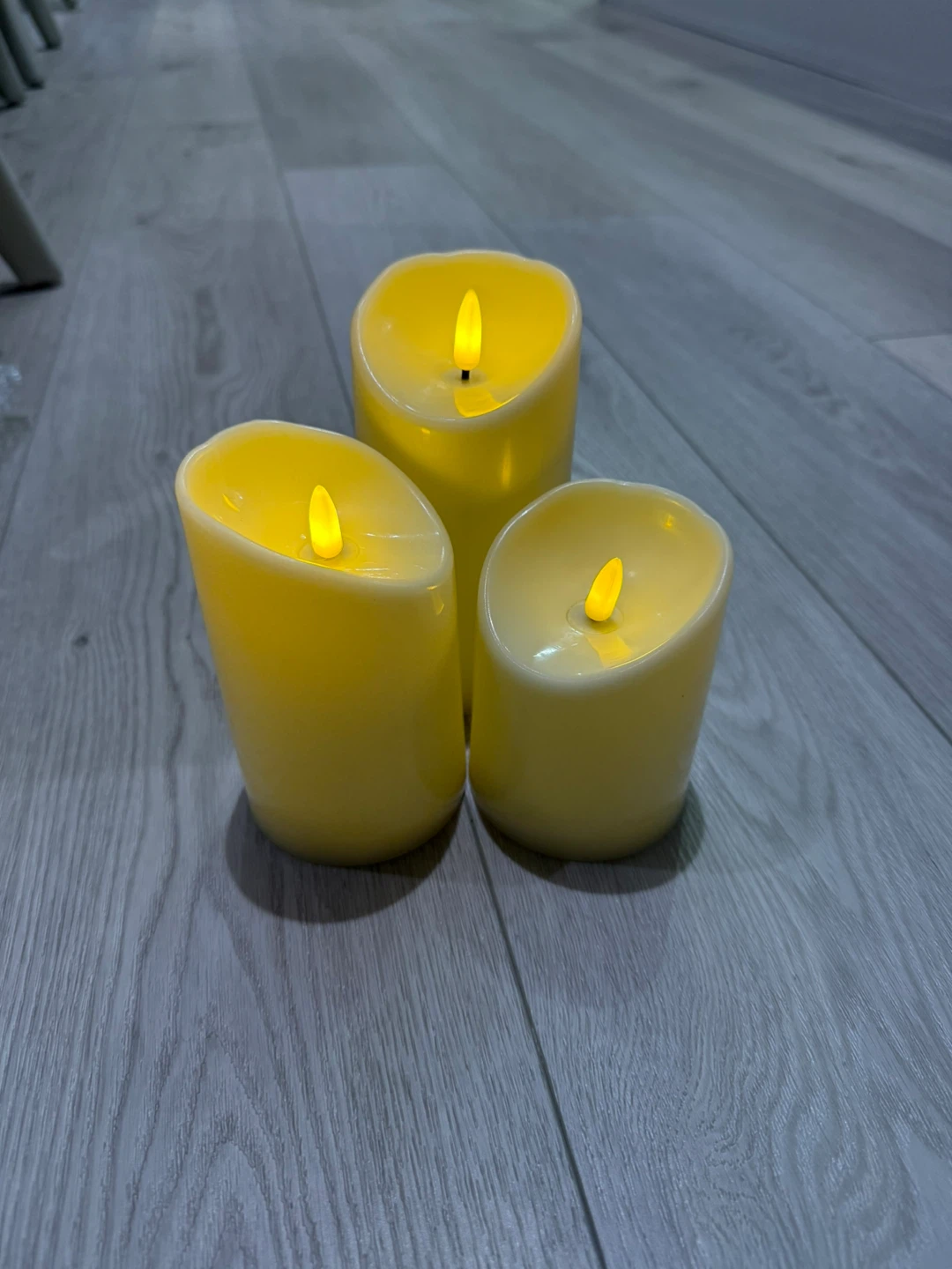 New in box Set of 3 Flameless Flickering Candles with Remote