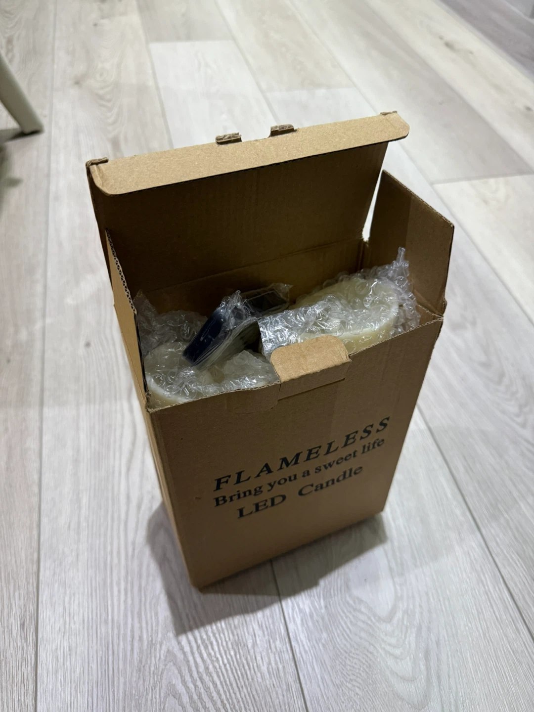 New in box Set of 3 Flameless Flickering Candles with Remote - photo 5