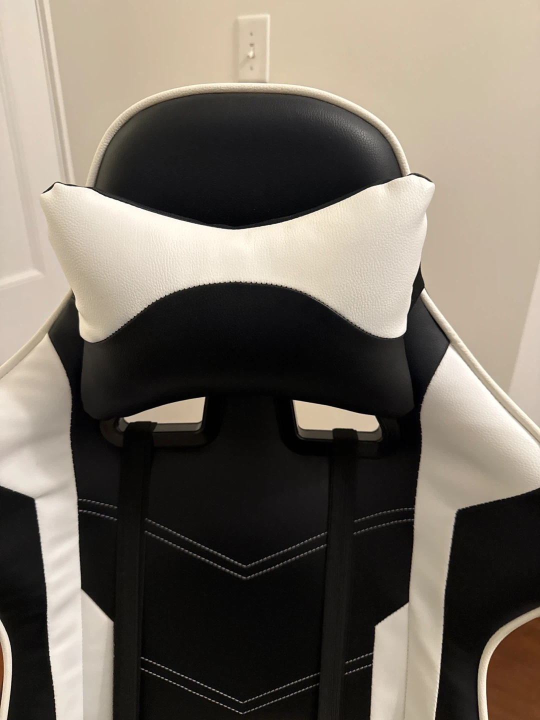 Black and White Gaming Chair - photo 3
