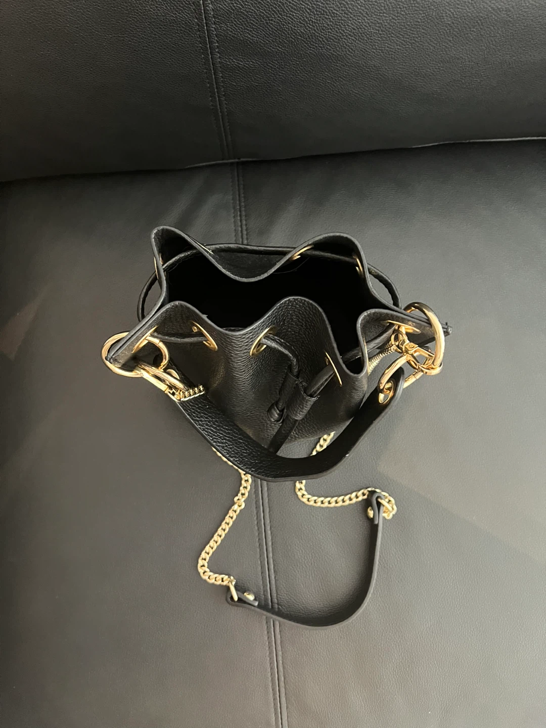 Leather black bucket Bag with golden Chain - photo 3