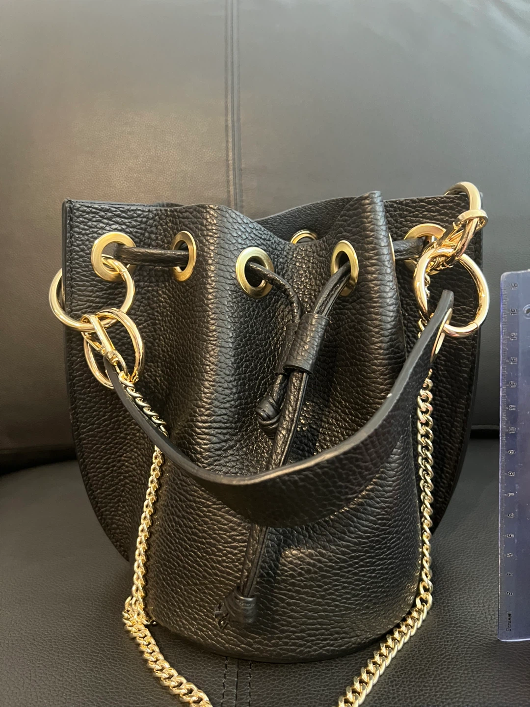 Leather black bucket Bag with golden Chain - photo 5