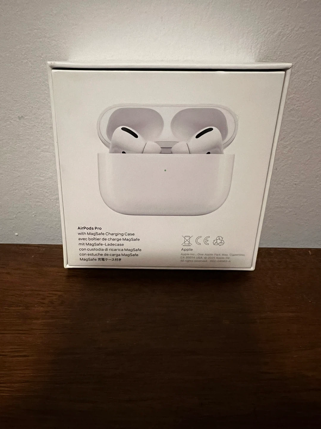 Apple AirPods Pro with MagSafe Charging Case - photo 2