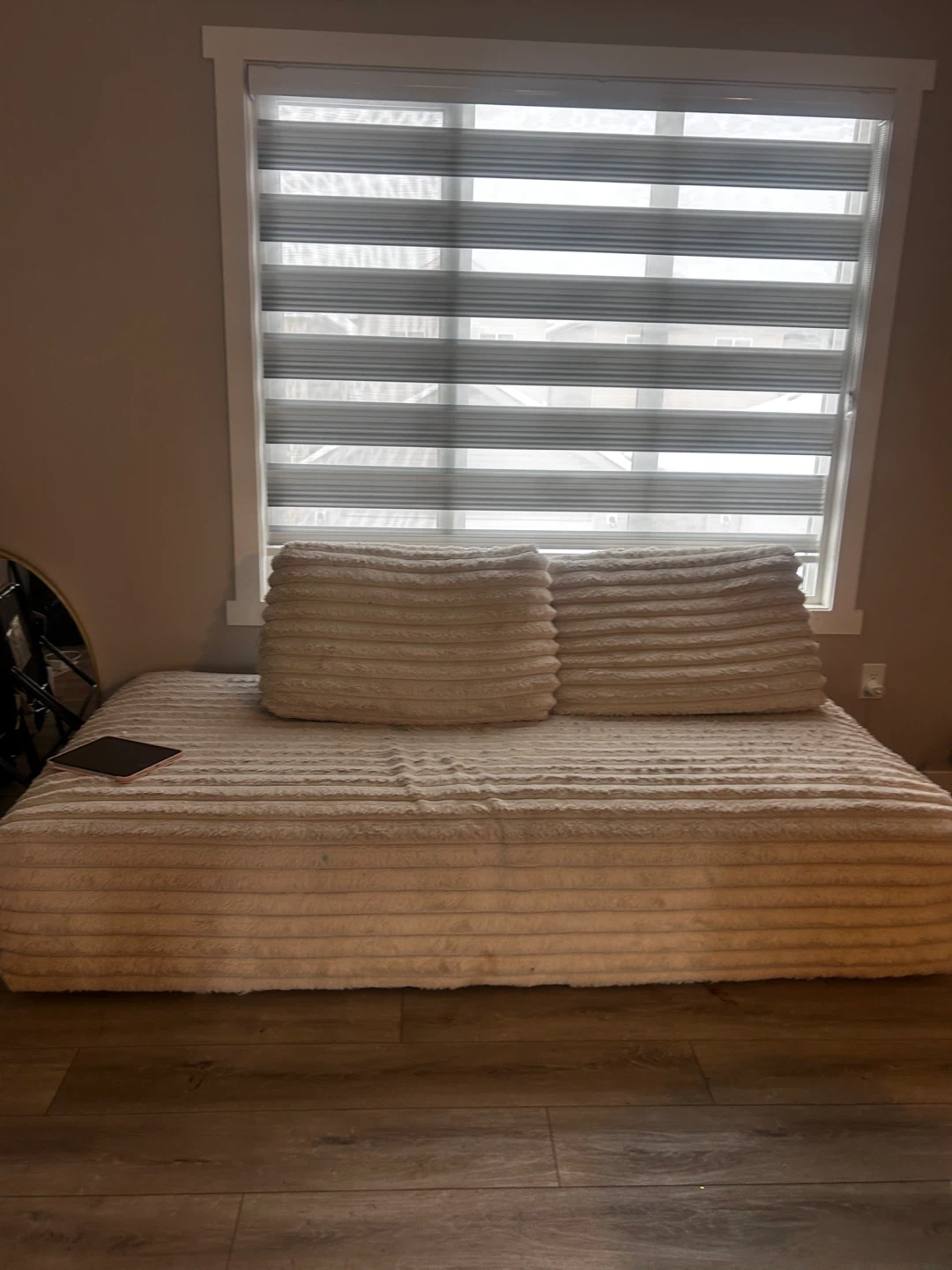 Cream Coloured Daybed with Pillows - photo 5
