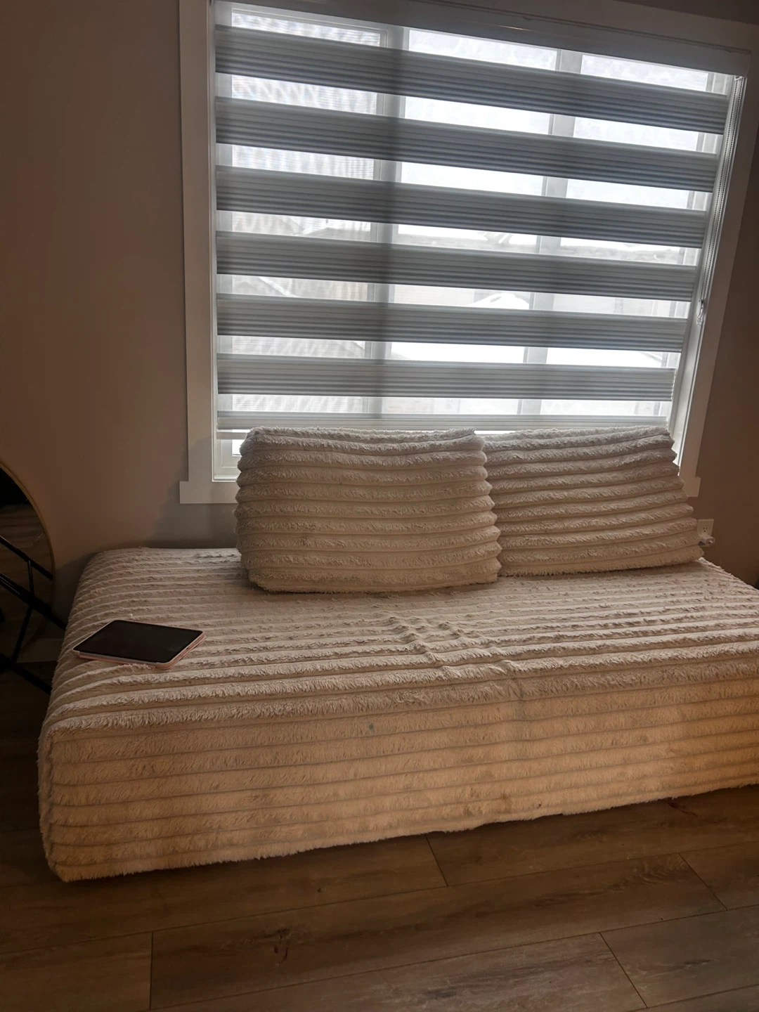 Cream Coloured Daybed with Pillows - photo 4