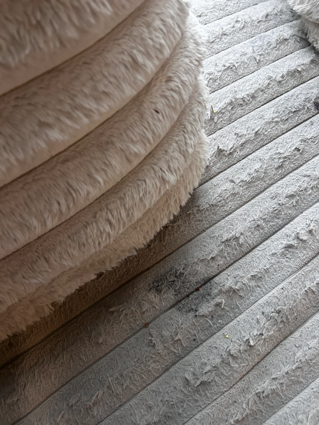 Cream Coloured Daybed with Pillows - photo 3