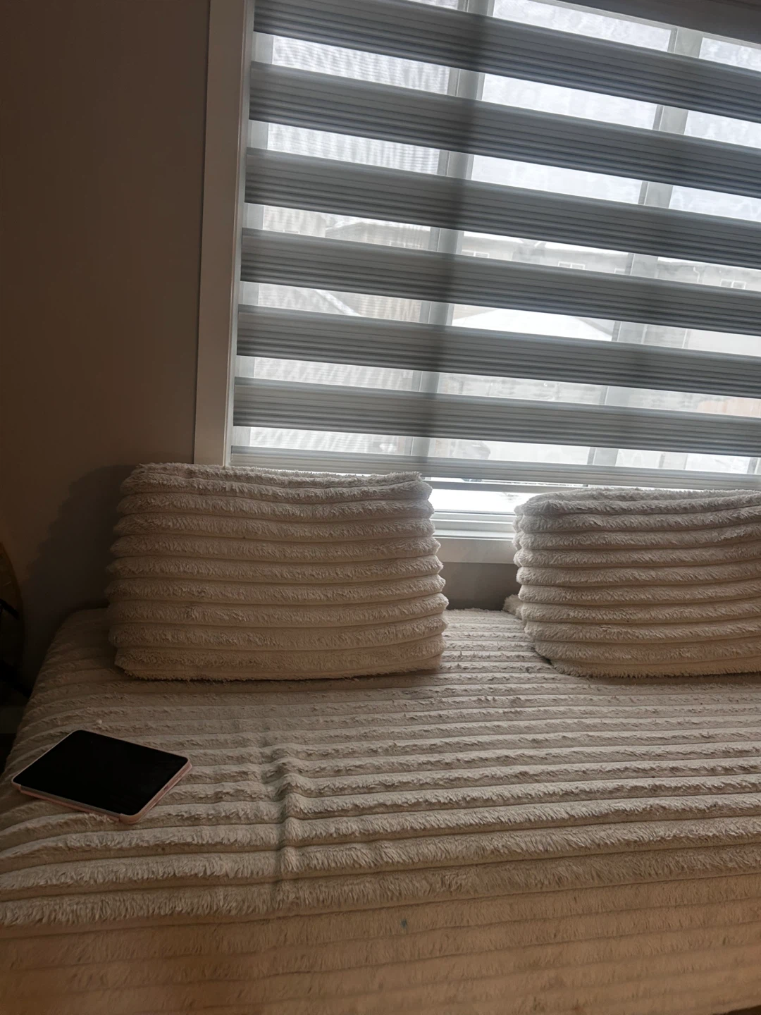 Cream Coloured Daybed with Pillows - photo 2