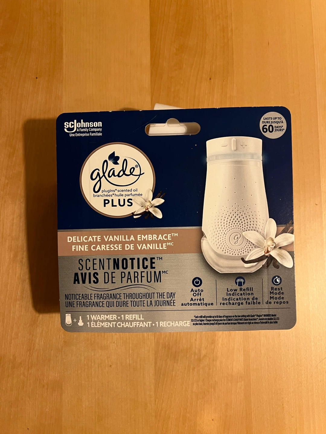 Glade Delicate Vanilla Embrace Warmer + Refill - BRAND NEW!
