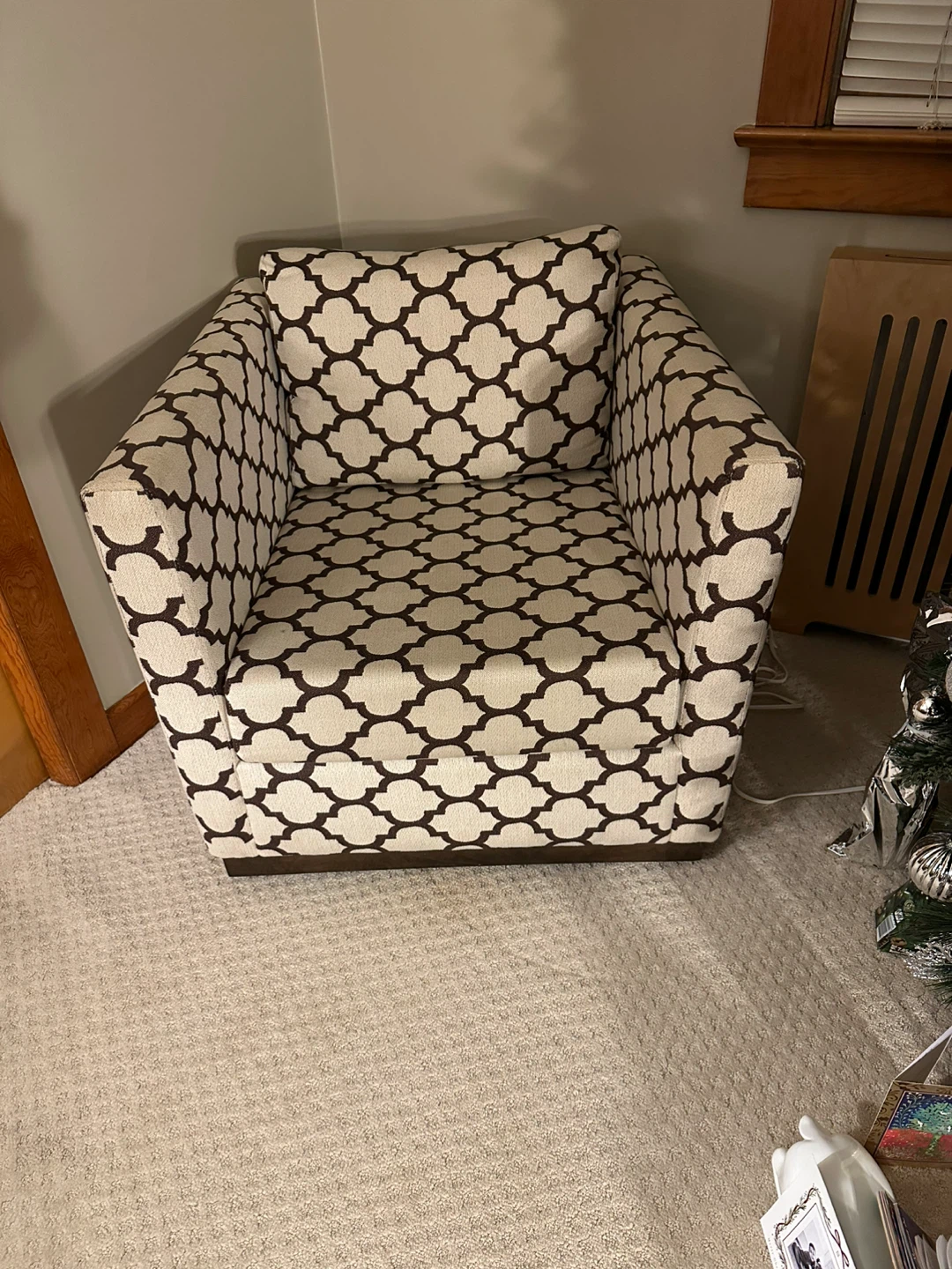 Accent Table and Lamp Set with 2 chairs