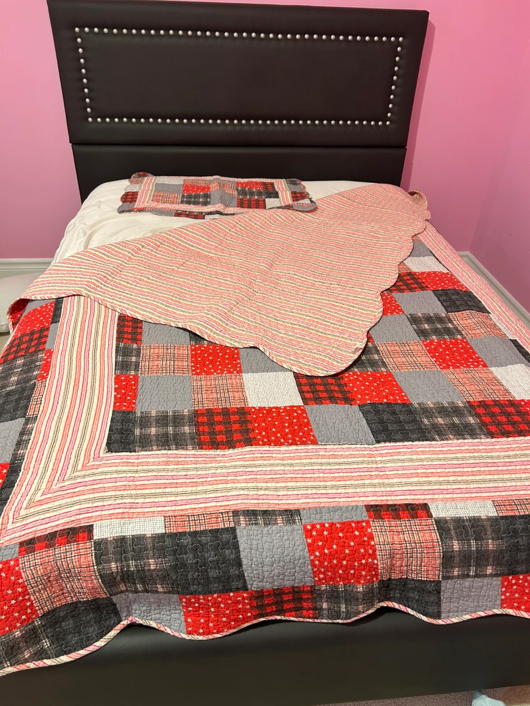 Red, Grey, Black Patchwork Quilt - photo 2