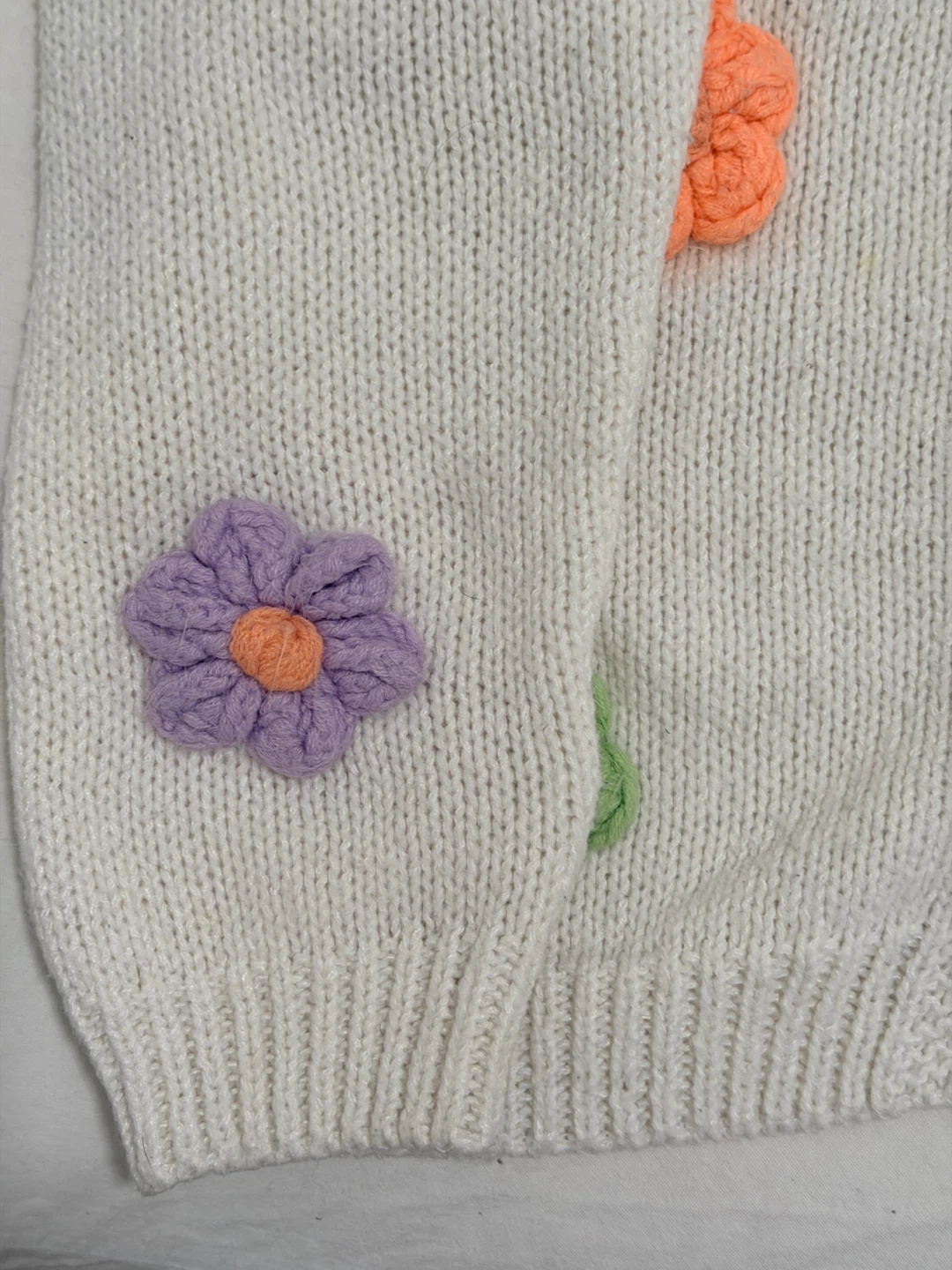 White Knit Cardigan with Floral Appliqués - photo 4
